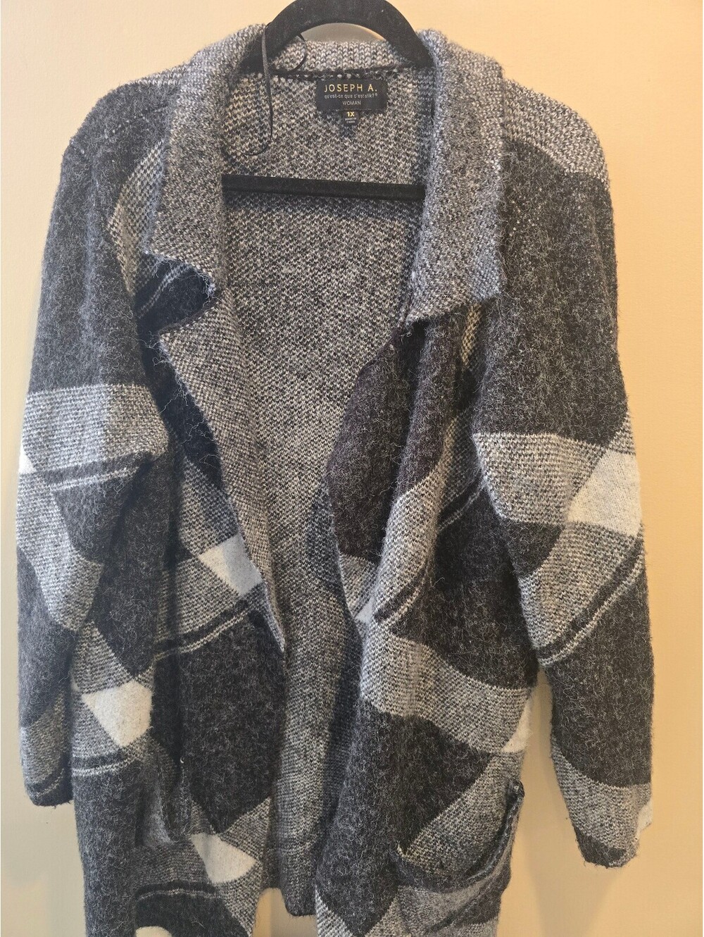 Joseph A. Women's Plus Size 1X Gray and Black Patterned Cardigan Sweater